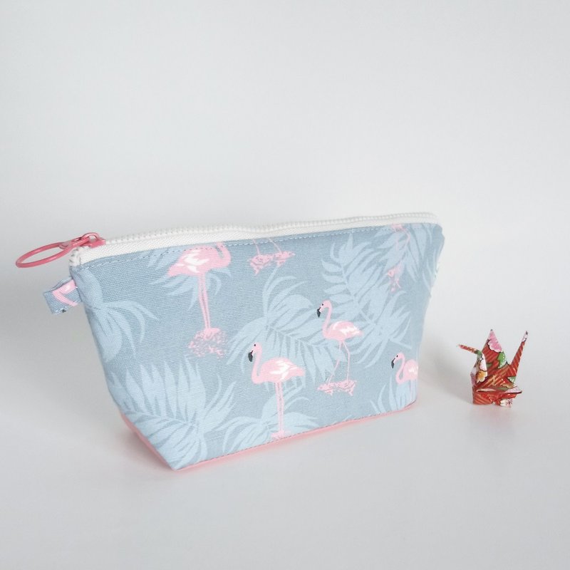 【In Stock】Boat Pouch - Medium size (Flamingoes) - กระเป๋าเครื่องสำอาง - ผ้าฝ้าย/ผ้าลินิน สีน้ำเงิน