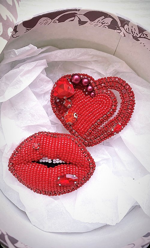 ANELRU Brooch lips,brooch beaded, Brooch red lips and heart, set of lips+ red heart