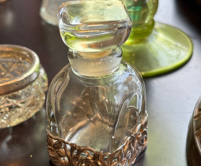 フランス　古い香水瓶　アールヌーボー 1920年フランスのヴィンテージ香水瓶 - シルバーガラス、アール