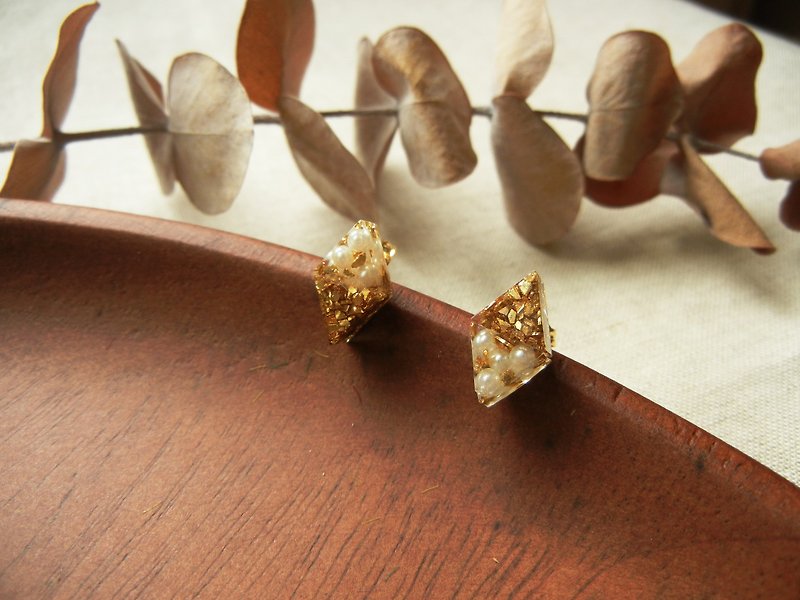 *coucoubird*Gorgeous-Mini Pearl Gold Foil Ear Pins/Rhombus - ต่างหู - วัสดุอื่นๆ สีทอง