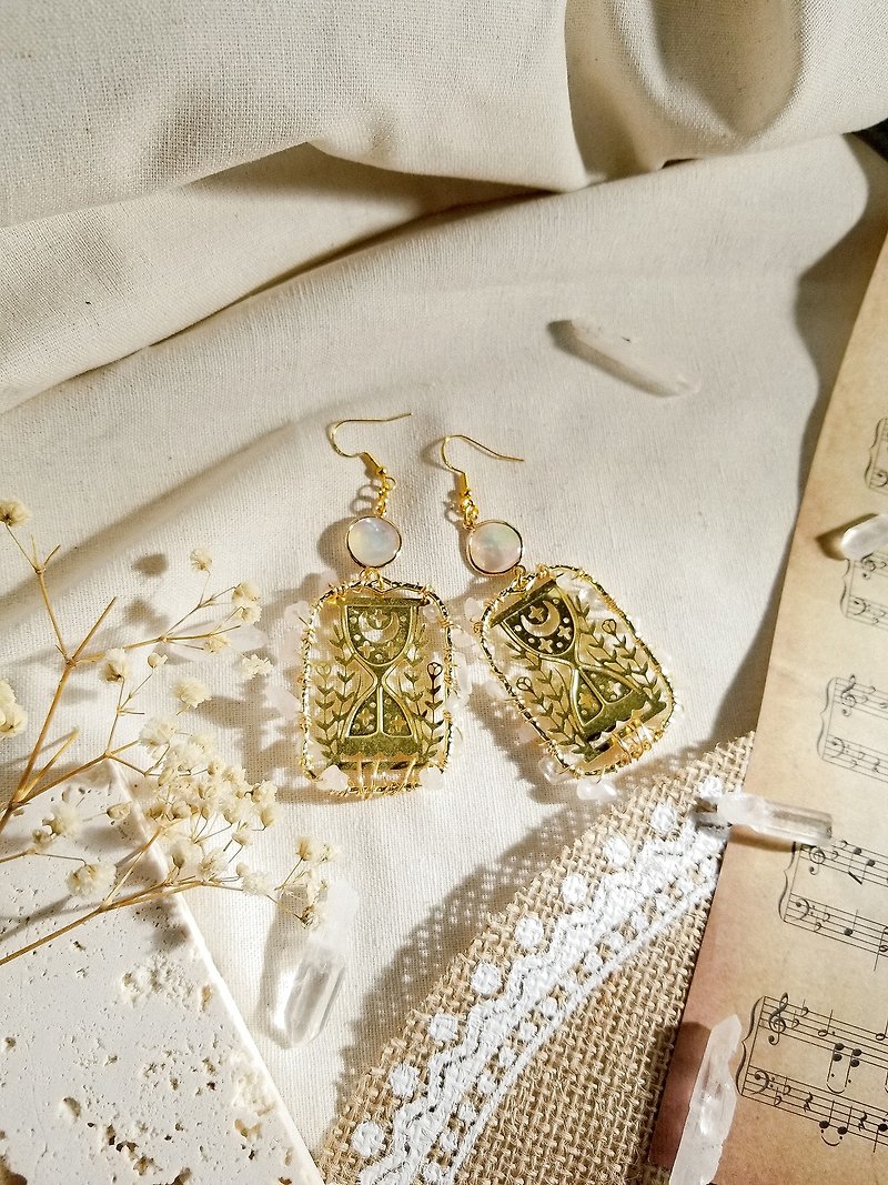Celestial Hourglass Brass Dangle Earrings/Clip On Earrings - ต่างหู - ทองแดงทองเหลือง สีทอง