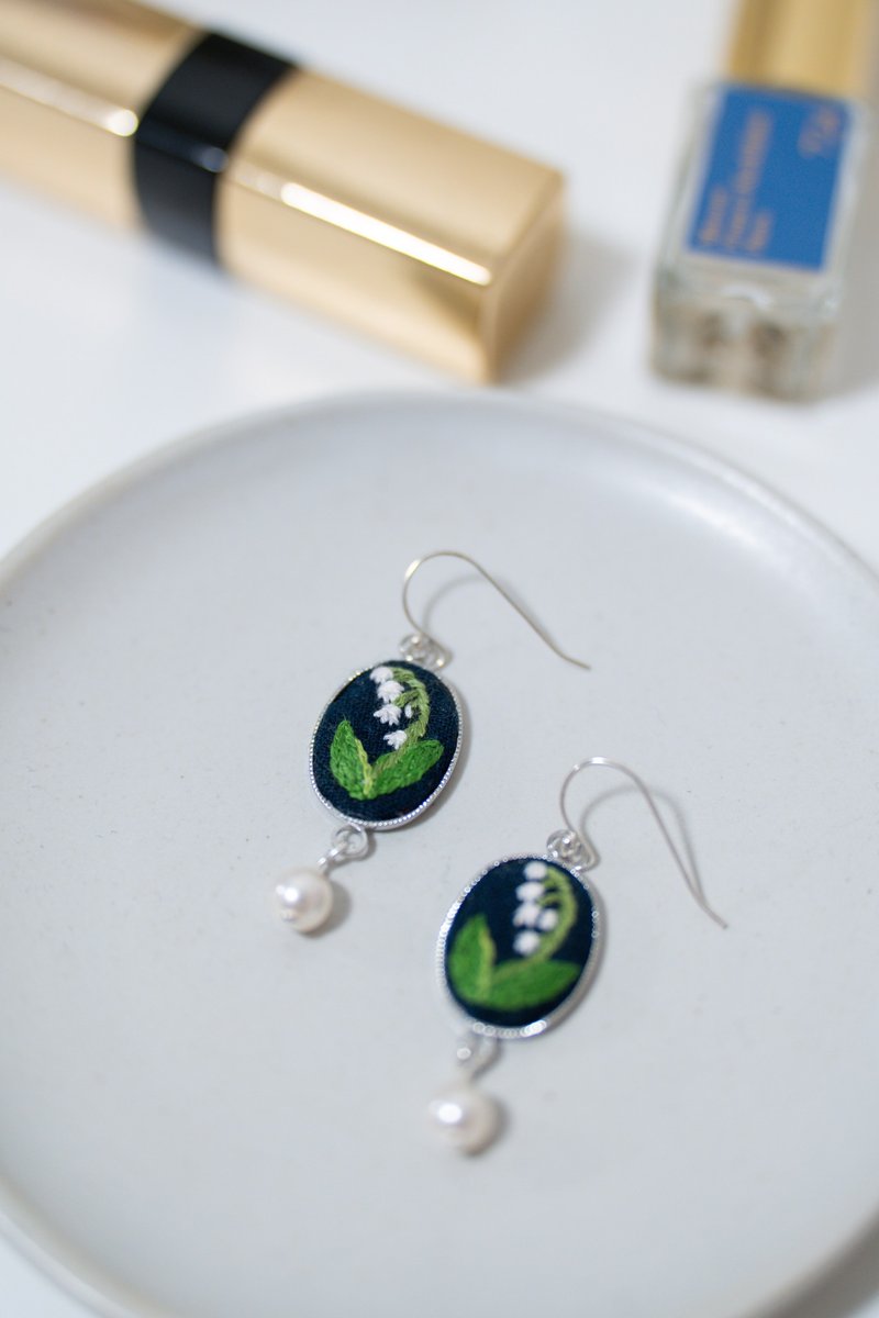 鈴蘭 刺繡耳環 - 耳環/耳夾/耳骨夾 - 棉．麻 藍色
