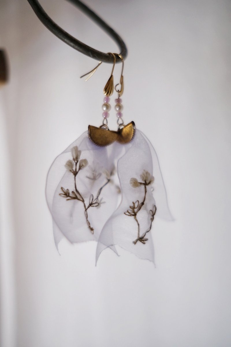 Herbier 木直 手刺繡 紗緞 耳環 - 耳環/耳夾/耳骨夾 - 繡線 多色