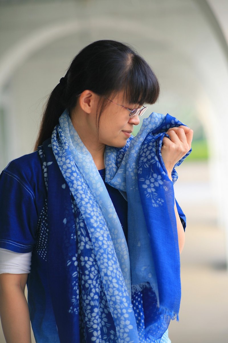 Elegant scarf - ผ้าพันคอ - ขนแกะ สีน้ำเงิน