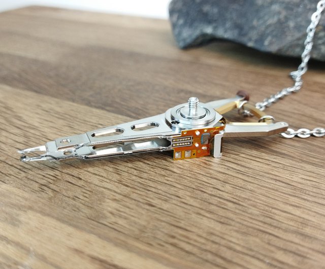 8 by YOOX FUTURISTIC SHAPES PENDANT NECKLACE ネックレス Chrome Star Necklace, Cyber Y2k Futuristic Cybercore
