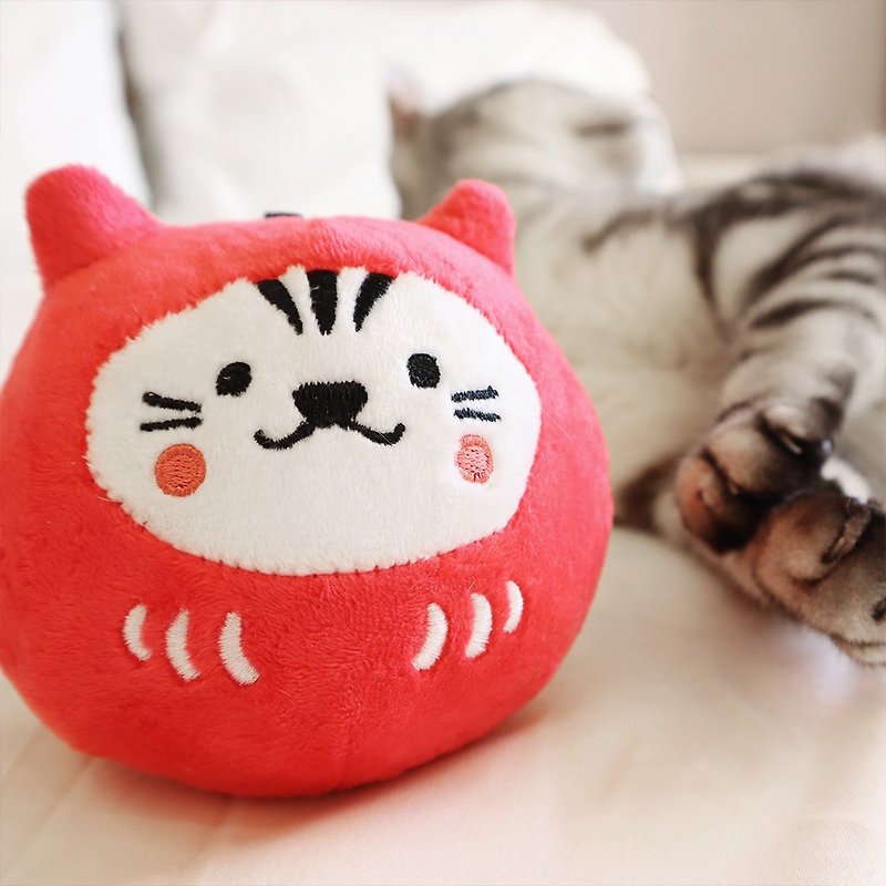 Praying Dharma Cat Grass Ball－Home Safety (Red) HitoCat 吉豆猫 - ของเล่นสัตว์ - ผ้าฝ้าย/ผ้าลินิน สีแดง