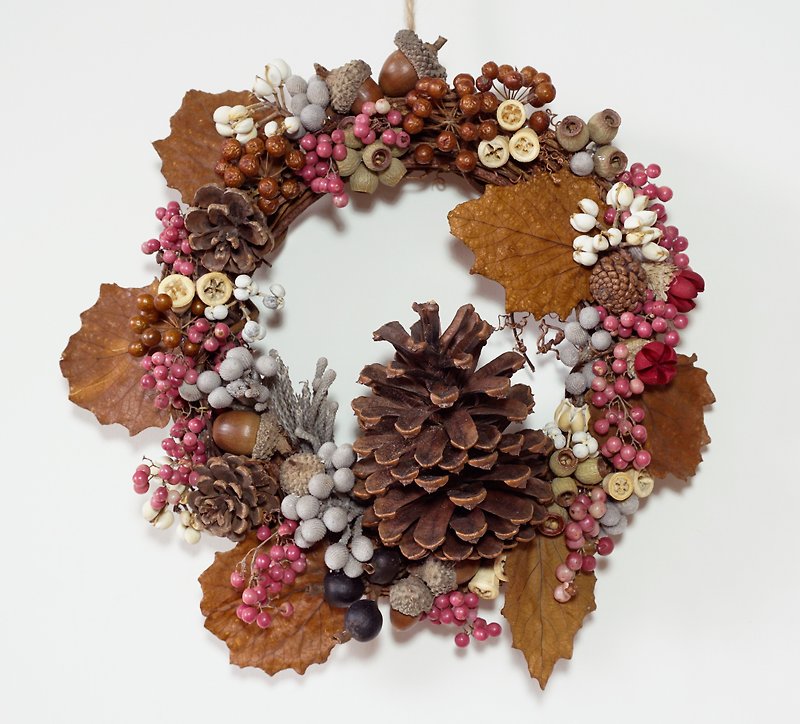 Christmas Wreath / Christmas Gift / Christmas / Exchange Gift / Dry Flower / Pine Cone - ช่อดอกไม้แห้ง - พืช/ดอกไม้ สีกากี