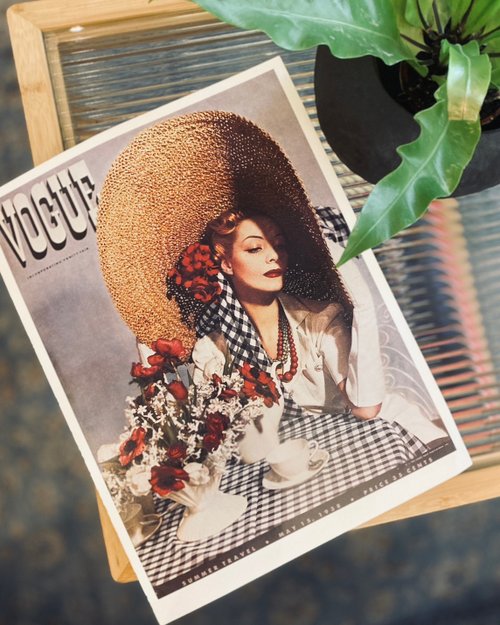 VOGUE 壁掛け 1924 アンティーク ヴィンテージ 雑誌 表紙 木製 1924 年 5 月 ファッション雑誌 VOGUE 表紙 - 1900 ～ 1970 年の