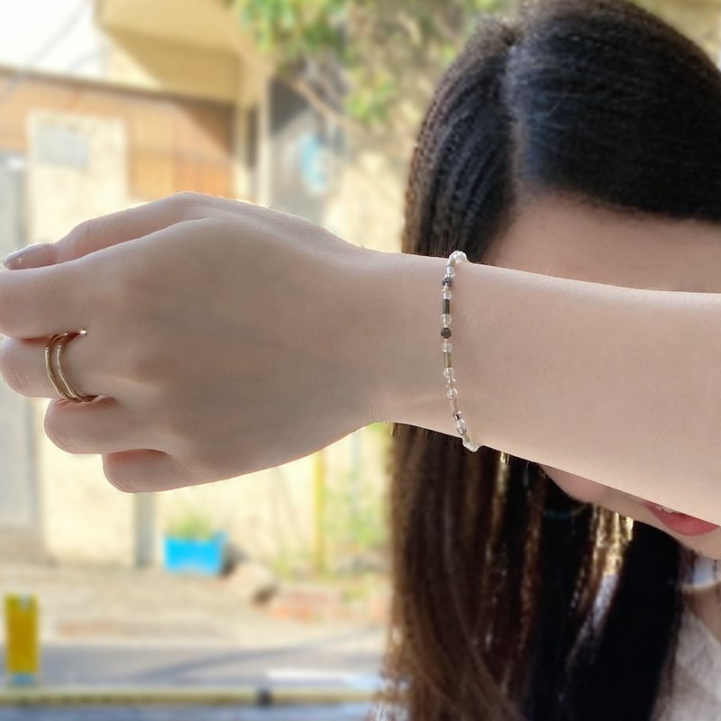 Crystal bracelet x natural stone bracelet x white crystal x black hair crystal 14KGF Stone| hair like snow (limited edition) - สร้อยข้อมือ - คริสตัล หลากหลายสี