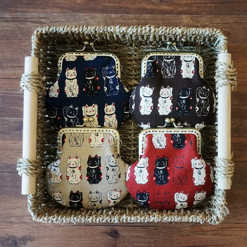 Lucky Cat Japanese wind retro purse / coin bag / mouth gold package portable small objects Healing Gift - กระเป๋าใส่เหรียญ - ผ้าฝ้าย/ผ้าลินิน หลากหลายสี