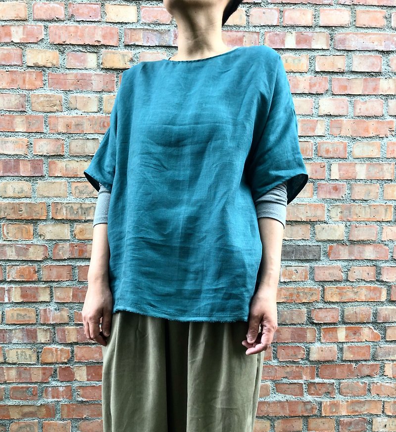 Linen half sleeve pocket top - เสื้อผู้หญิง - ผ้าฝ้าย/ผ้าลินิน สีน้ำเงิน