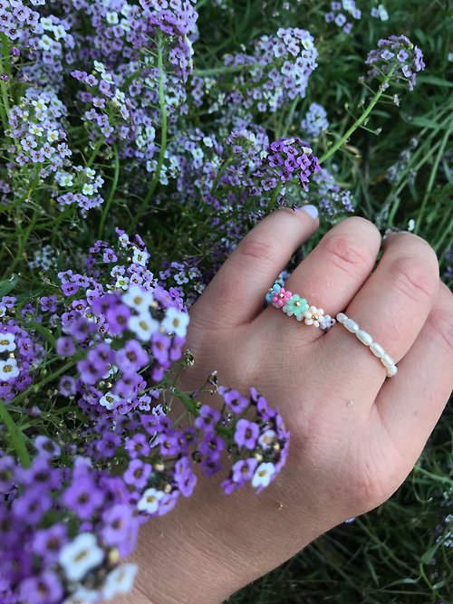 Veraliki Beaded Daisy Rings. Flower Bead Rings. Dainty Jewelry. pastel bead rings.