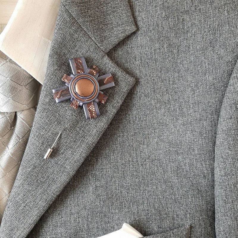 Mens lapel pin genuine leather, Gift for him Leather boutonnierre - 徽章/別針 - 真皮 藍色