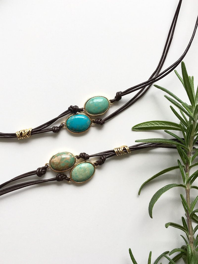 Turquoise leather wrap bracelet - สร้อยข้อมือ - หนังแท้ สีน้ำเงิน