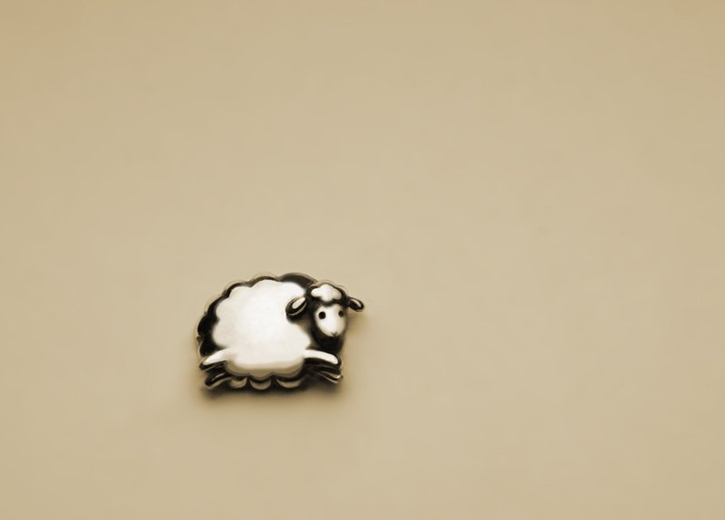 小綿羊耳環(單支/一對/可改耳夾式) - 耳環/耳夾/耳骨夾 - 其他金屬 銀色