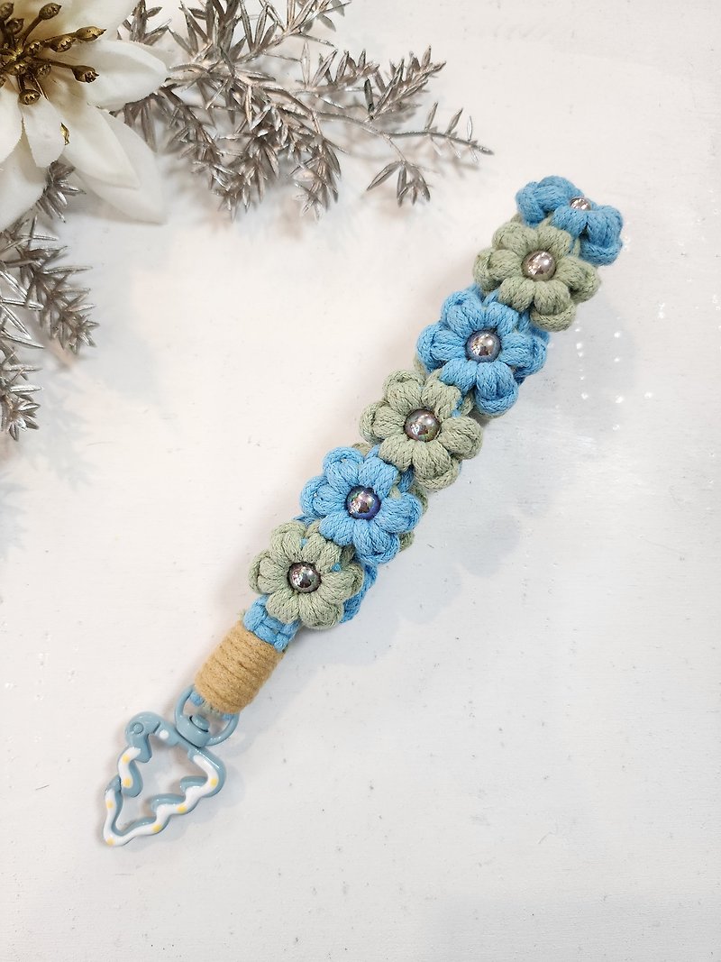 F.S.H 聖誕款設計。藍藍聖誕花朵。編織款手腕手機繩 - 掛繩/吊繩 - 棉．麻 藍色