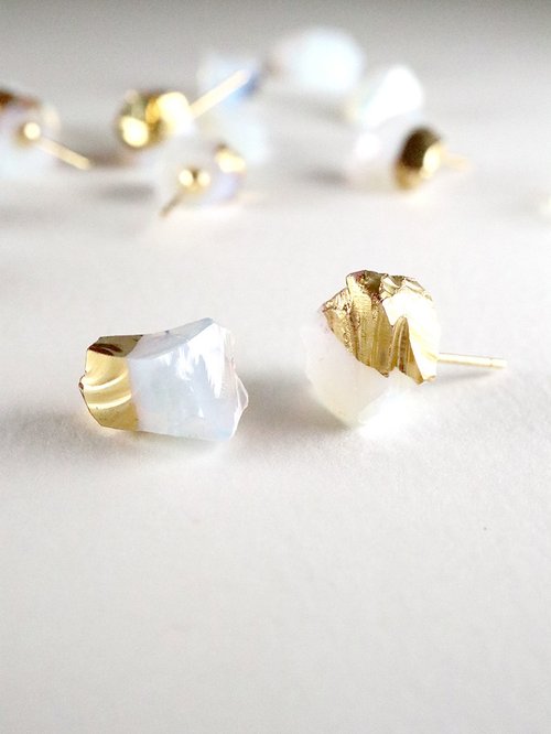 Cinesina STAR STONE - OPAL + 24K GOLD 玻璃原石耳環 蛋白石+鍍24K真金