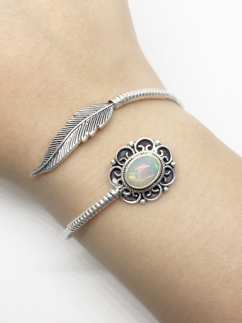 Opal Oupo Flower Feather Design 925 sterling silver bracelet bracelet Nepal handmade mosaic production - สร้อยข้อมือ - เครื่องเพชรพลอย สีเงิน