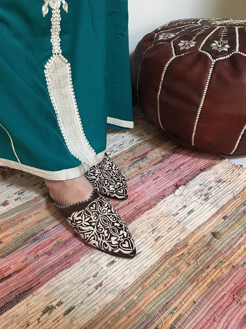 摩洛哥 皮雕手工鞋 泥染棕 尖頭踩腳鞋 室內鞋 - 室內拖鞋 - 真皮 咖啡色