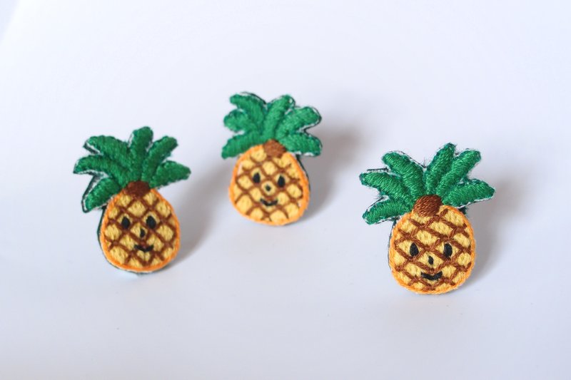 可愛食物系列 I 鳳梨小隊員 I 刺繡 心口針 扣針 胸針 別針 - 胸針 - 繡線 黃色