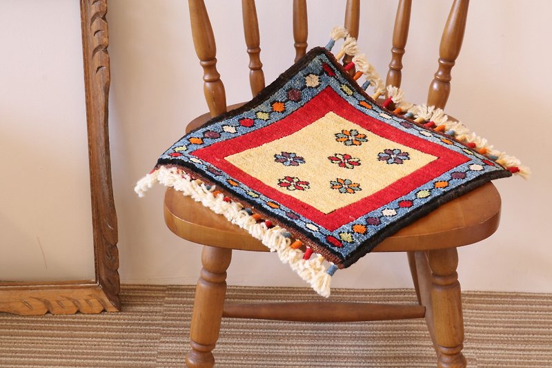 Ivory x Blue x Red Handwoven Carpet Cushion size Wool Plant dyeing - พรมปูพื้น - วัสดุอื่นๆ ขาว