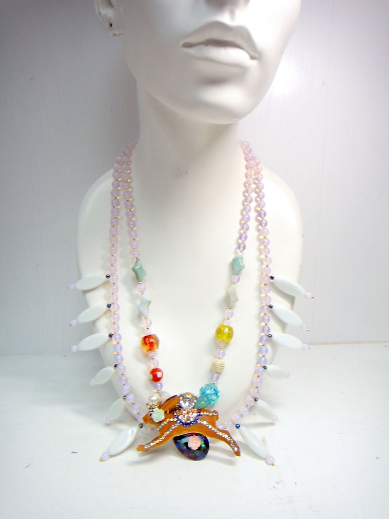 TBL Pink Protein Crystal Necklace Super playful rabbit circus crystal necklace - สร้อยคอ - เครื่องเพชรพลอย สึชมพู