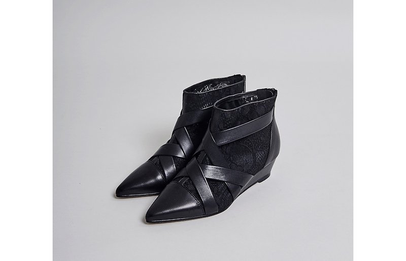Cross line lace pointed boots black - รองเท้าบูทสั้นผู้หญิง - หนังแท้ สีดำ
