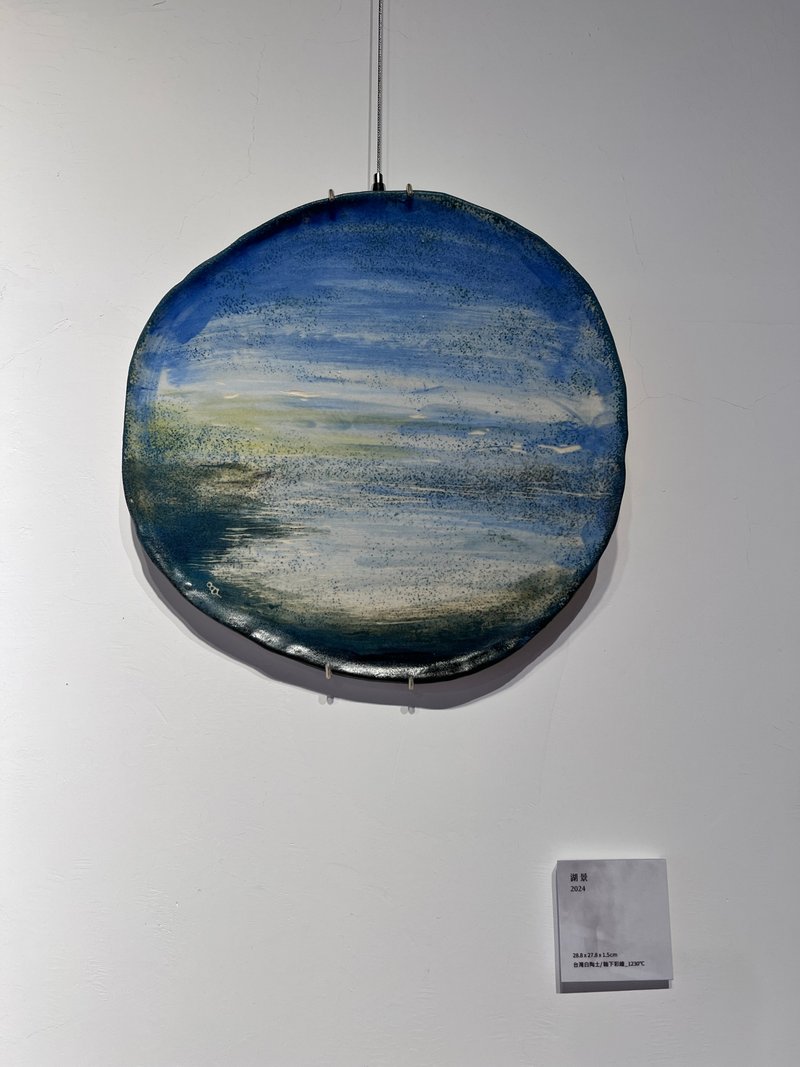 湖景003  手繪陶28.8 x 27.8x1.5cm - 擺飾/家飾品 - 陶 