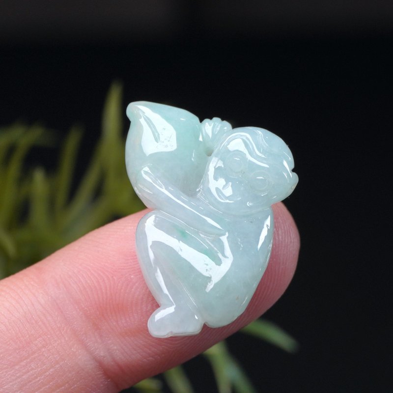 【好彩頭】飄陽綠翡翠猴採桃項鍊 | 天然緬甸玉A貨翡翠 | 送禮 - 項鍊 - 玉石 多色