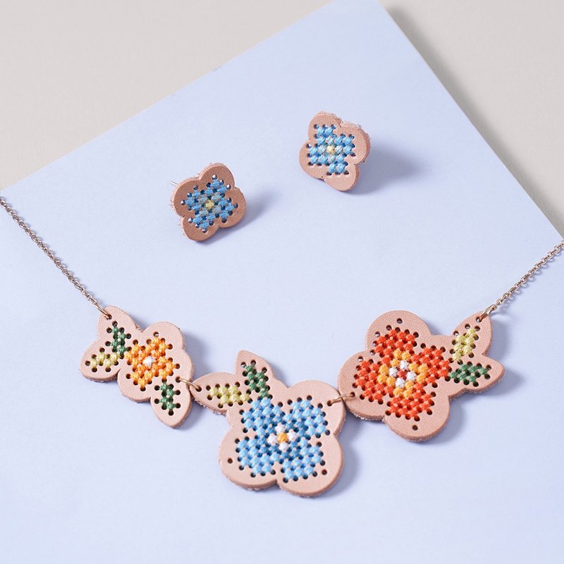 【Flowers Accessories Set】Cross Stitch Kit | Xiu Crafts - Knitting, Embroidery, Felted Wool & Sewing - Genuine Leather Multicolor