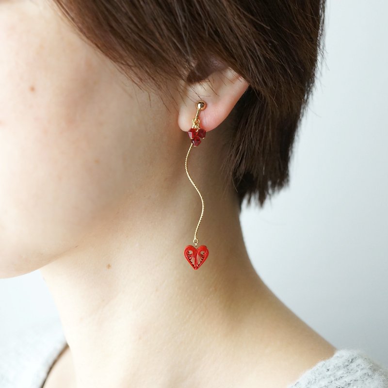 Heart Long Dangle Earrings / Light weight Paper Jewelry - ต่างหู - กระดาษ สีแดง
