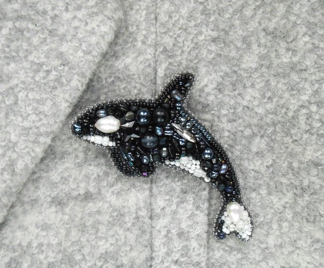 刺繍ブローチ、シャチのブローチ、クジラ、白黒のブローチ、コートの