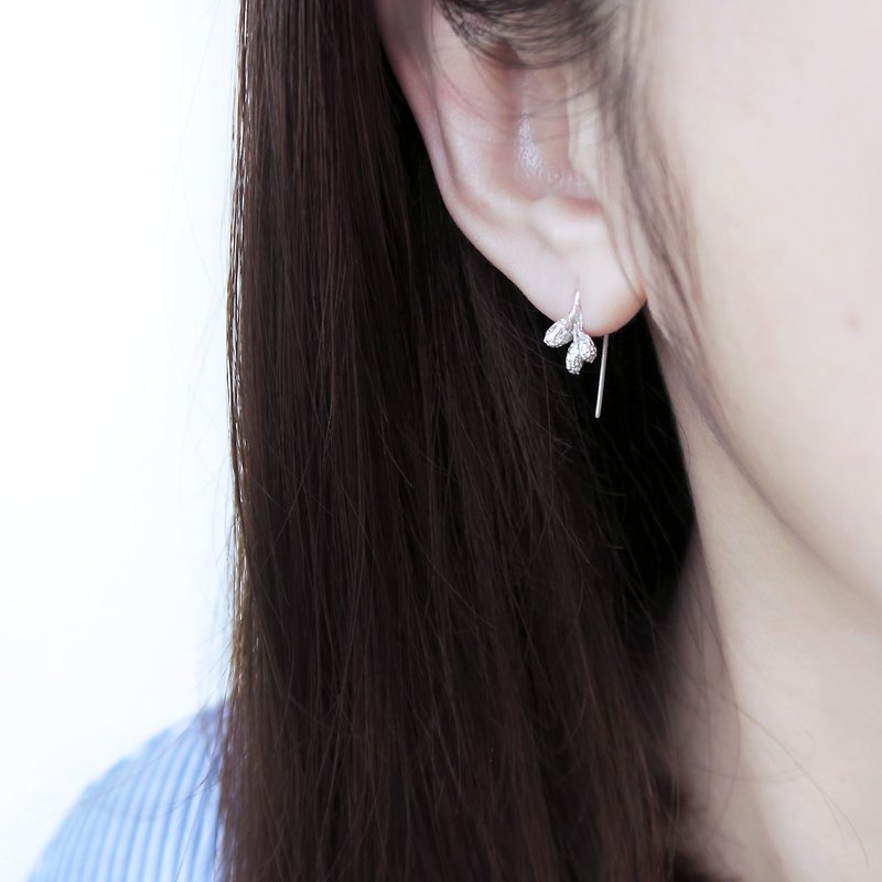 A pair of forest style 925 sterling silver small fruit earrings or Clip-On with free gift packaging - ต่างหู - เงินแท้ สีน้ำเงิน