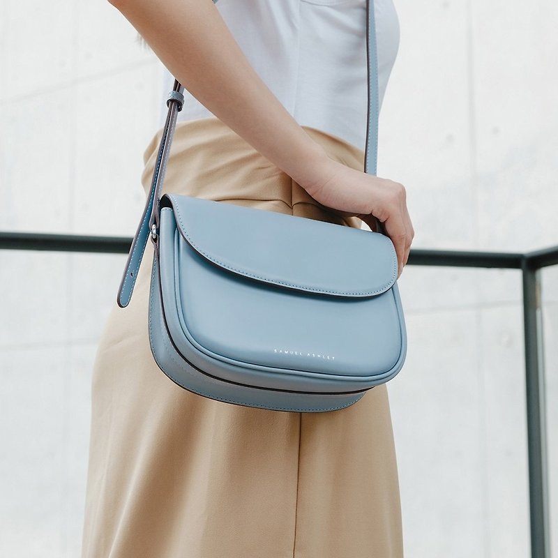 【SALE】Charlene Leather Saddle Bag - Blue Ash - กระเป๋าแมสเซนเจอร์ - หนังแท้ สีน้ำเงิน