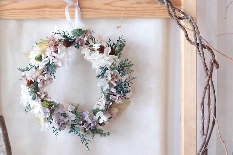 December Everlasting Wreath - Dried Flowers & Bouquets - Plants & Flowers Green