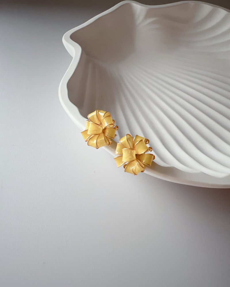愛の贈り物 黄色 小さな木のピアス - ピアス・イヤリング - レジン イエロー