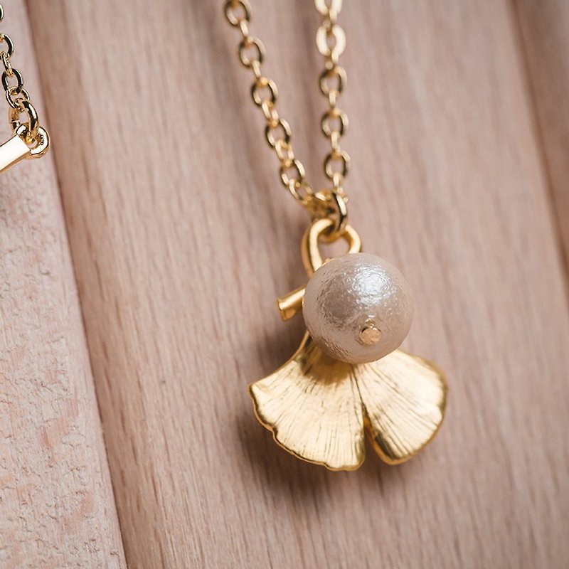 棉珍珠項鍊 - 銀杏葉 - 項鍊 - 其他金屬 金色