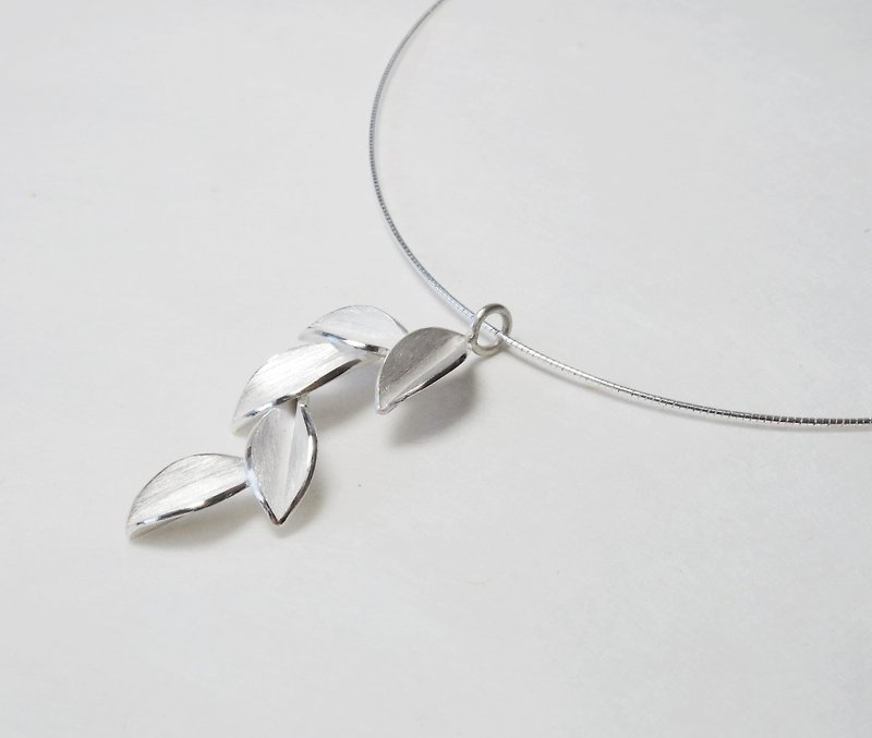 Nature-Foliage-Silver Necklace/ handmade,vertical style - สร้อยคอ - เงินแท้ สีเงิน