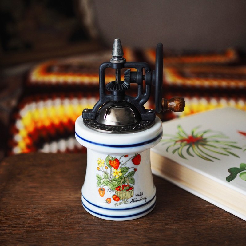 Early European pepper or spice manual grinder - Coffee Pots & Accessories - Pottery 