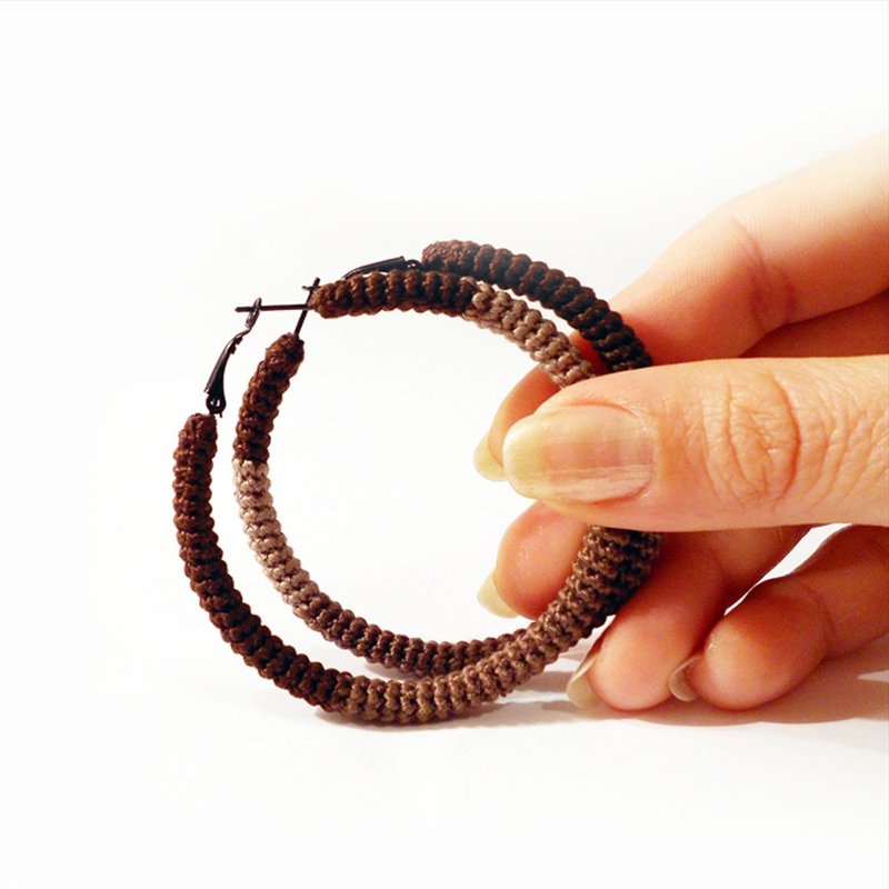 Autumn Earrings Crochet Tube Hoops Coffee Brown - 耳環/耳夾/耳骨夾 - 繡線 咖啡色