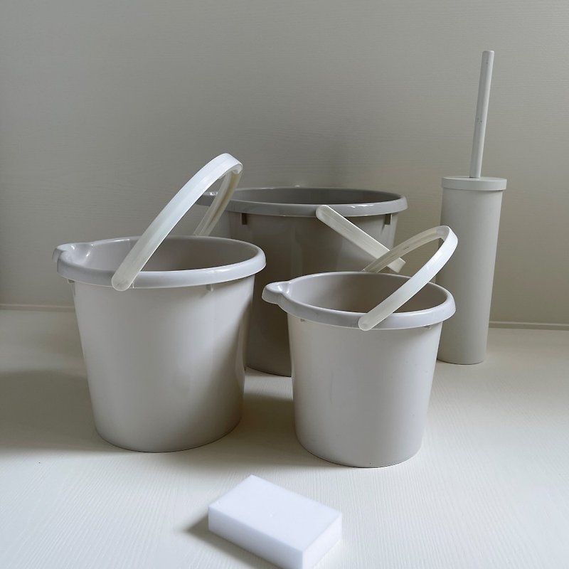 Multiple discounts - 12L texture thickened portable bucket water storage round bath bucket unprinted style made in Taiwan - Bathroom Supplies - Plastic White
