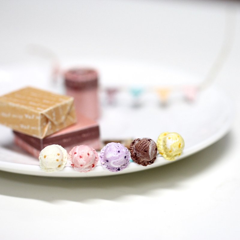袖珍清涼冰淇淋耳環 Miniature Ice Cream Earring - 耳環/耳夾 - 黏土 多色