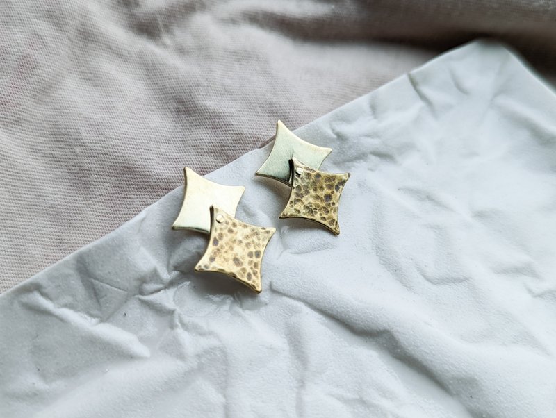 bling bling Double charming earrings in Bronze - ต่างหู - ทองแดงทองเหลือง สีทอง