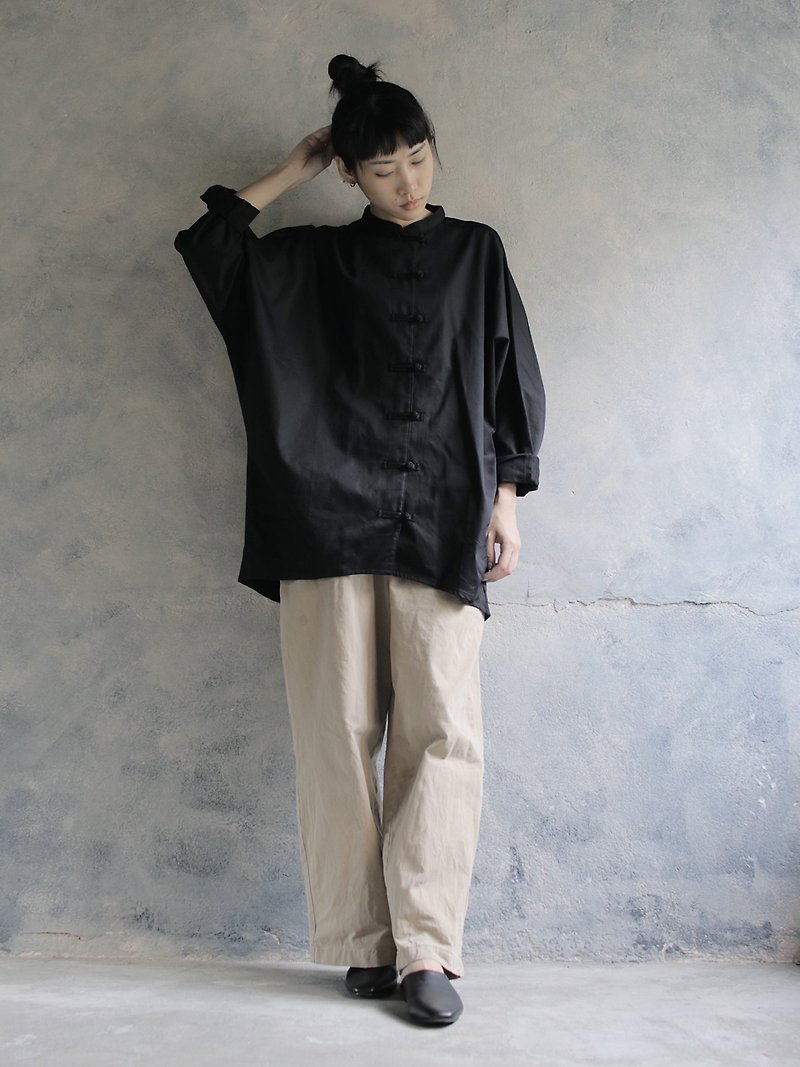 OMAKE.jp Chinese knot shirt black - เสื้อผู้หญิง - ผ้าฝ้าย/ผ้าลินิน สีดำ