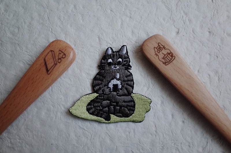 Three cats spring outing embroidery piece---rice ball small - Knitting, Embroidery, Felted Wool & Sewing - Polyester Gray