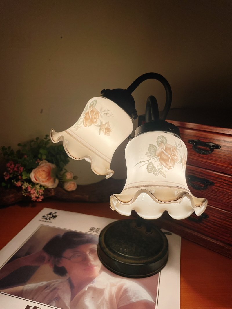 早期雙花裙觸控燈 - 燈具/燈飾 - 玻璃 