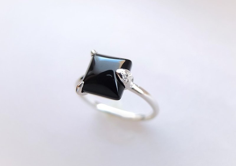 Square shape silver ring/onyx - แหวนทั่วไป - โลหะ สีเงิน