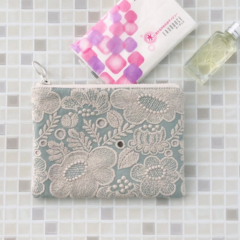 mina perhonen smile flower mini pouch with pocket handmade - กระเป๋าเครื่องสำอาง - ผ้าฝ้าย/ผ้าลินิน สีเขียว