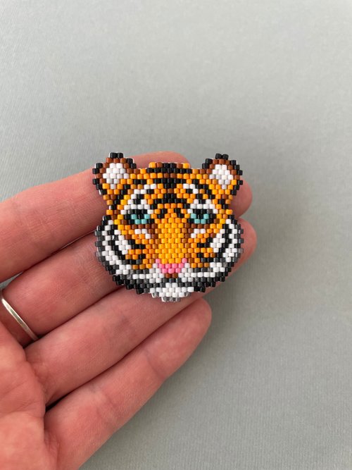 Brickstitch Brooch moyai Emoji Miyuki Delica Beads 