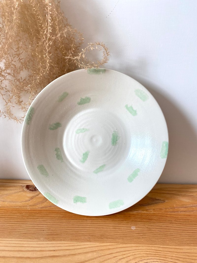 A little bit of fun - hand-made pottery plate - จานและถาด - ดินเผา สีเขียว